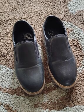 Boys Slip-On Dress Shoes in Black Size 9